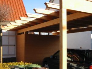 Dezember 04 - Carport mit abgedeckten Auskragungen